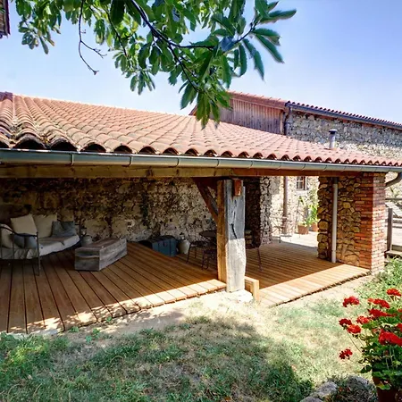 De Charme Avec Spa, Sauna Et Jardin Pour 12 Personnes - Fr-1-496-54 * Saint-Just-la-Pendue
